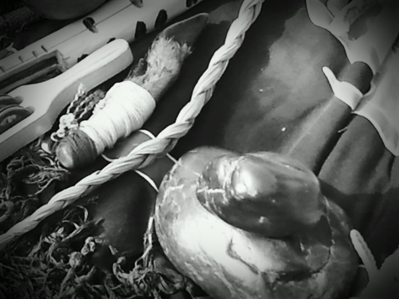 A black and white photo of some ropes, rope and other objects.